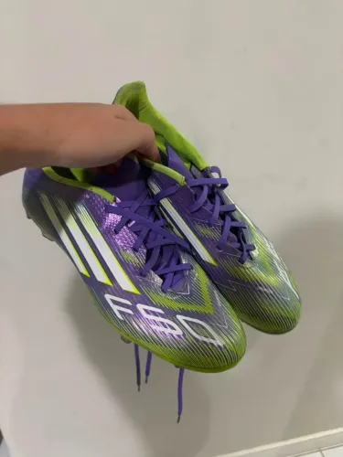 Chuteira Adidas F50 - usada