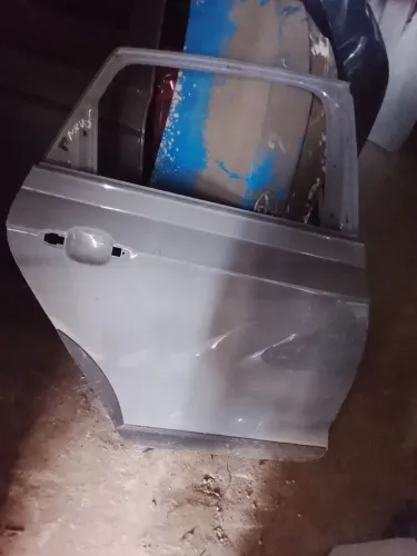 Porta do polo nirvus traseira direita pequeno avaria