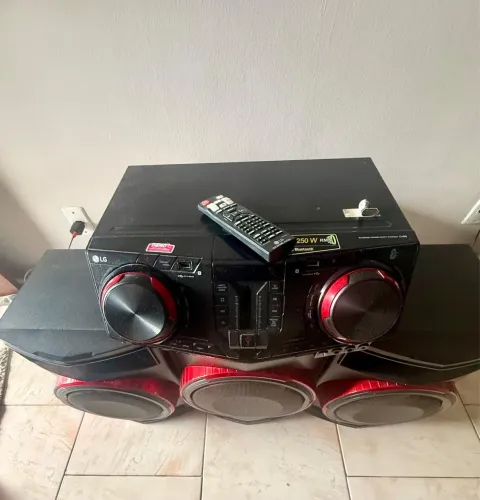 SOM LG BLUETOOTH 2250W RMS