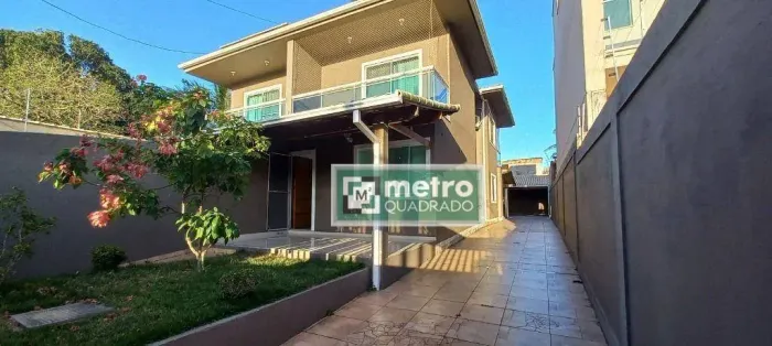 Casa com 3 quartos para alugar, 183 m² por R$ 4.097/mês - Costazul - Rio das Ostras/RJ