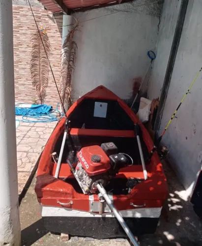  BARCO DE FIBRA COM MOTOR BRANCO 5.5 HP COM RABETA DE 1.50 M