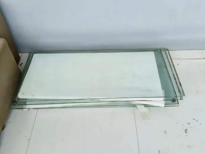 Janela de blindex 4  folhas 200×120 com acessórios, apenas 900 reais 