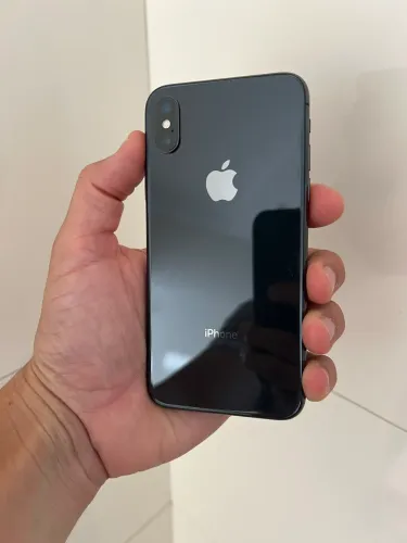 iPhone X com bateria 100% e tela nova