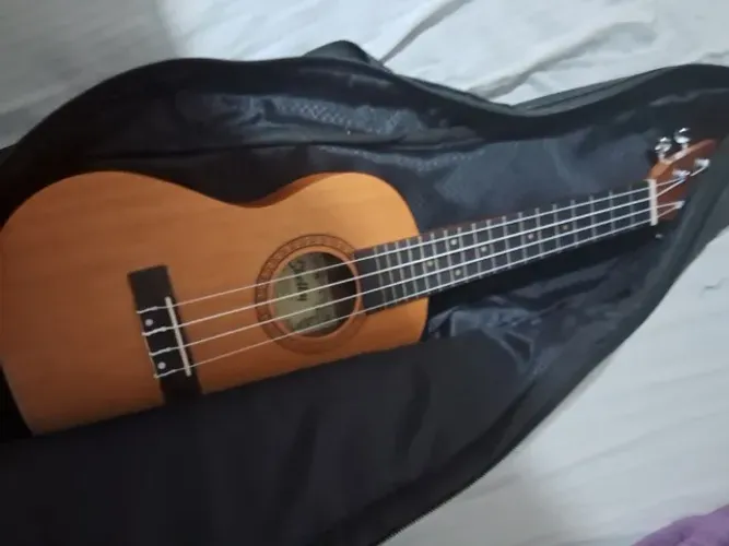 Ukulele Concerto Shelby SU 23M Mogno + Capa (Impecável)