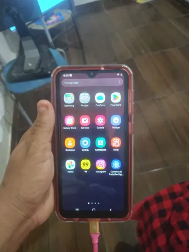 Um celular Samsung