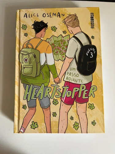 Livro Heartstopper: um passo adiante