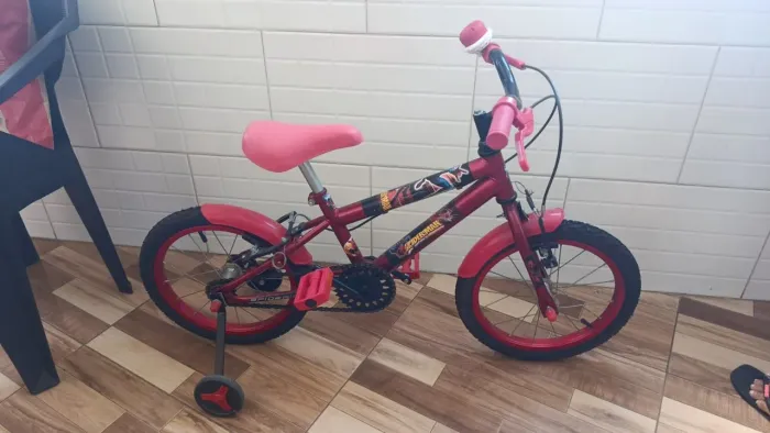 Bicicleta infantil menino