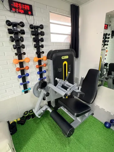 Estúdio de Musculação - Equipamentos Fitness - Funcional - Pesos