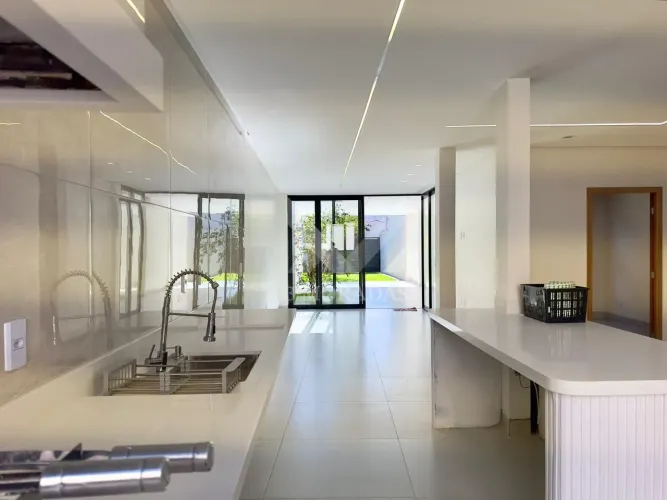 Casa 4Q no Jardim Planalto