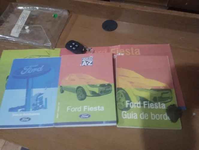 Vendo manual do proprietário do carro Ford fiesta completo em perfeito estado