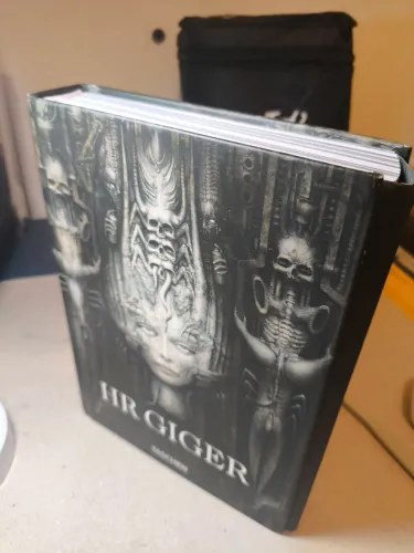 Artbook livro HR Giger. TASCHEN - importado