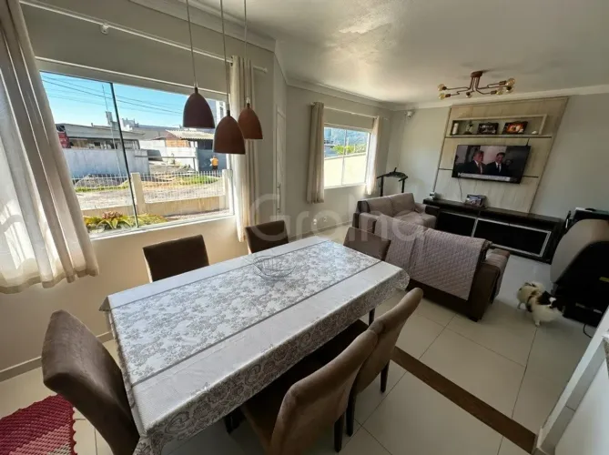 Casa Residencial de 102 m² com 3 quartos sendo 1 suíte no Carianos