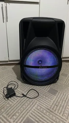 Caixa de som amplificada portátil