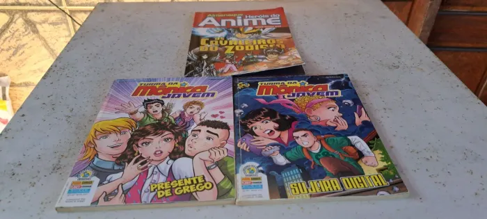 Revista os cavaleiros do Zodíaco e turma da Mônica 20,00 cada.