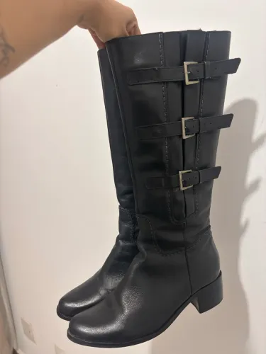Bota cano alto de couro