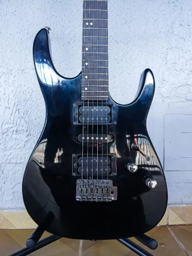 Guitarra washburn WG-240