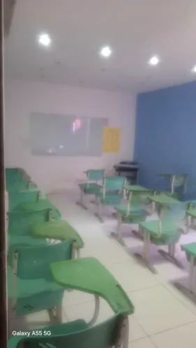 Venda de cadeira, quadro e armário