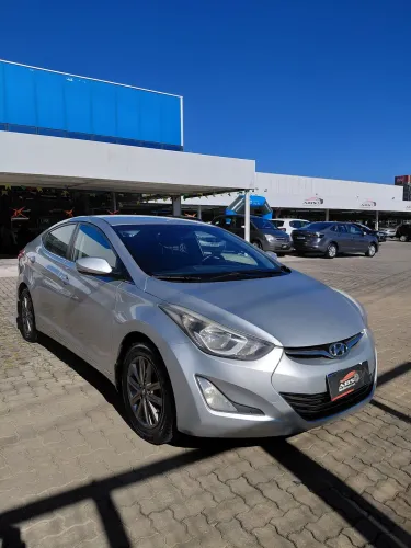 Hyundai Elantra GLS 2.0 16V Flex Aut. 2015