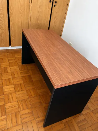 Mesa Executiva Premium em Madeira - Impecável, Grande e Muito Conservada