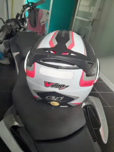 Vendo capacete Robô Cop novo