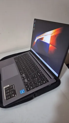 Galaxy book4 i3 256gb