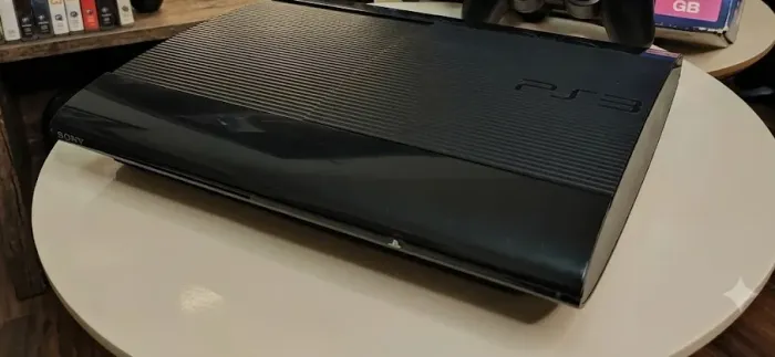 PS3 Desbloqueado Super Slim + 3 controles sendo dois de ps4