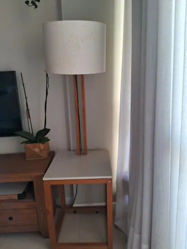 Abajur luminária de chão com mesa