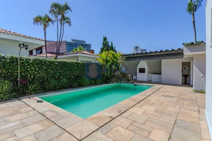 Casa com ótima localizaça6o no Boaçava