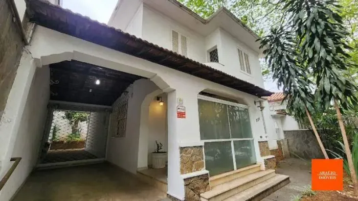 Casa Comercial para Alugar em Carmo, BH  280 m², Ampla Área Externa - 04 vagas de Garagem 