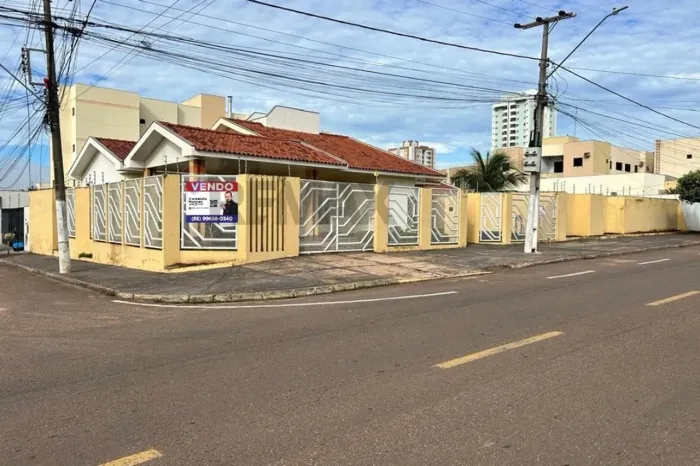 VENDO CASA DE ESQUINA NO JARDIM MATO GROSSO