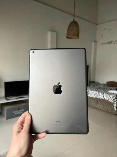     iPad 9 Geração Apple ? Excelente estado ? ideal para estudos e jogos 