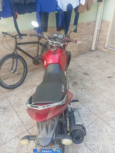Moto fazer pra vender ou trocar com volta do interessado