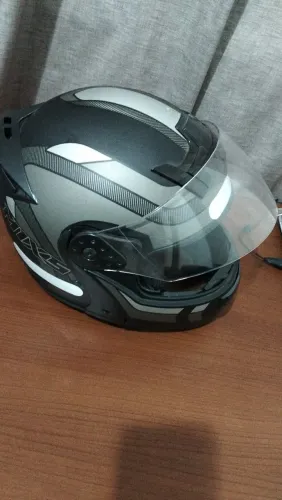 Capacete semi novo