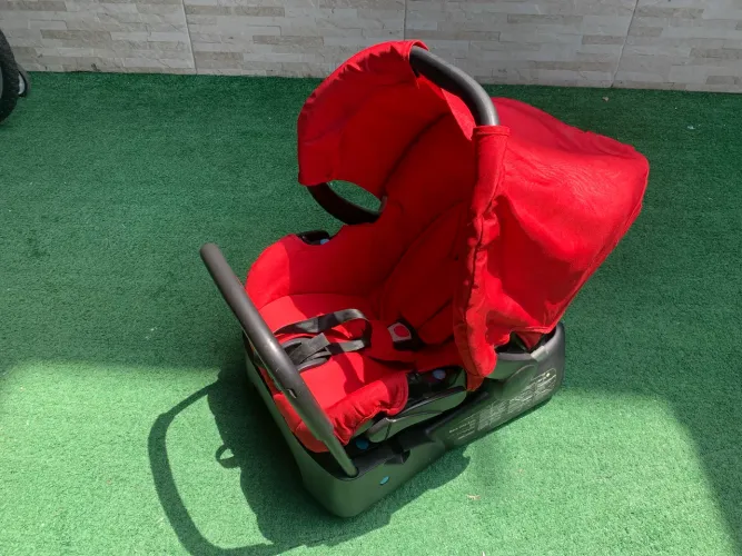 Bebê conforto + base para carro ambos em perfeito estado