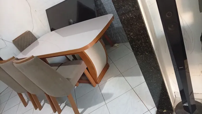 Vendo mesa de 6 cadeiras ou troco