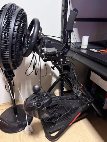 Volantinho Logitech G29 com pedais, câmbio, freio de mão e caixa, suporte e freio de mão
