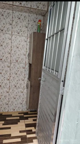 Alugo 1 cômodo mobiliado para 1 pessoa.1 depósito (pagou morou)