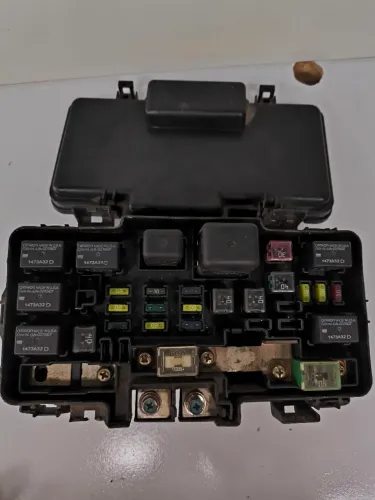 Caixa de fusíveis externa Honda Civic 2001 a 2006 automático