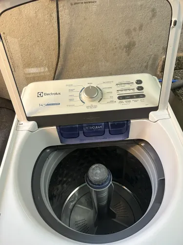 Vendo máquina Electrolux 14kg  em perfeito estado de funcionamento e conservação 