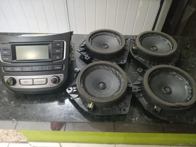 Rádio e alto falante original do HB20