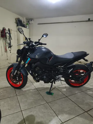 Vendo mt09 22/23 mais nova de BH