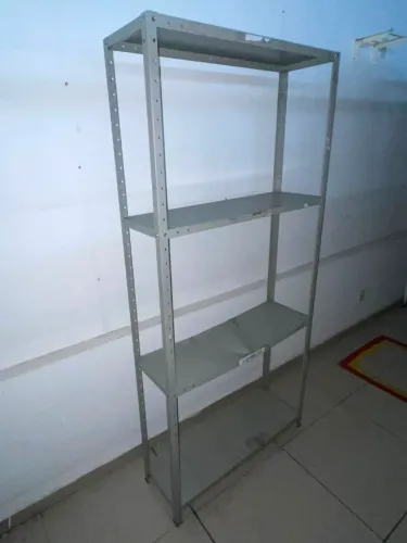 Estante de aço