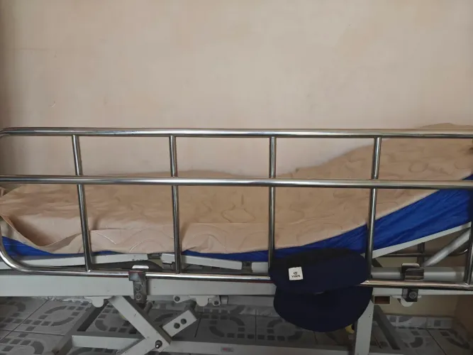 Vendo cama Hospitalar mais colchão anti lesão