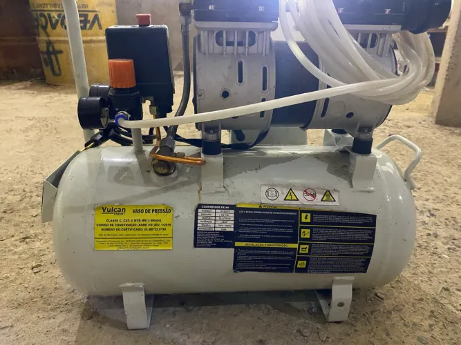 Vendo compressor ideal  para consultório odontológico 