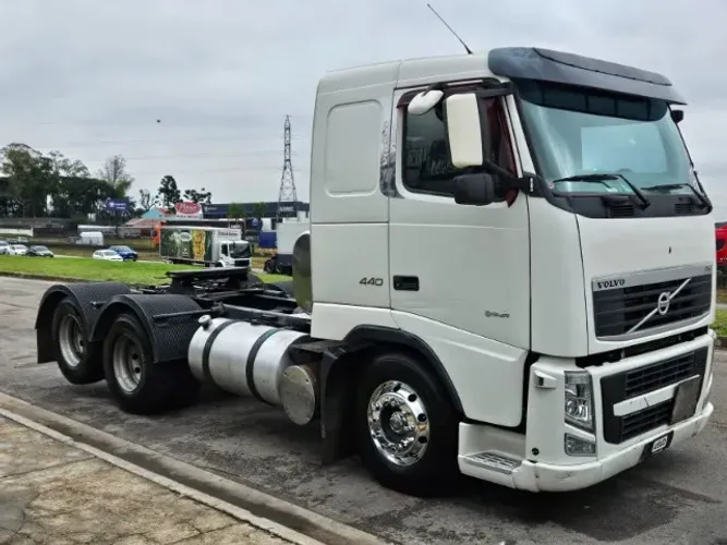 Volvo FH 440 6x2 Ano 11 Automático último sem arla e s10 suspensão mola freio a tambor