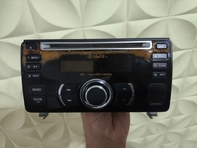 Rádio som Toyota Etios original