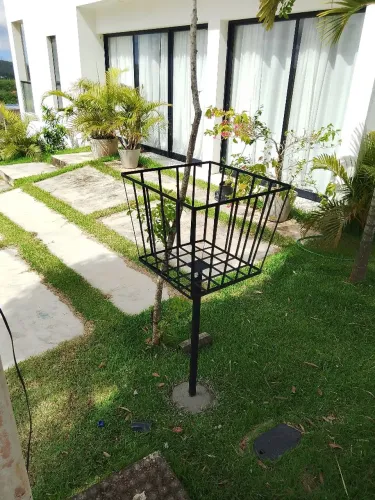Lixeira reforçada para calçada 
