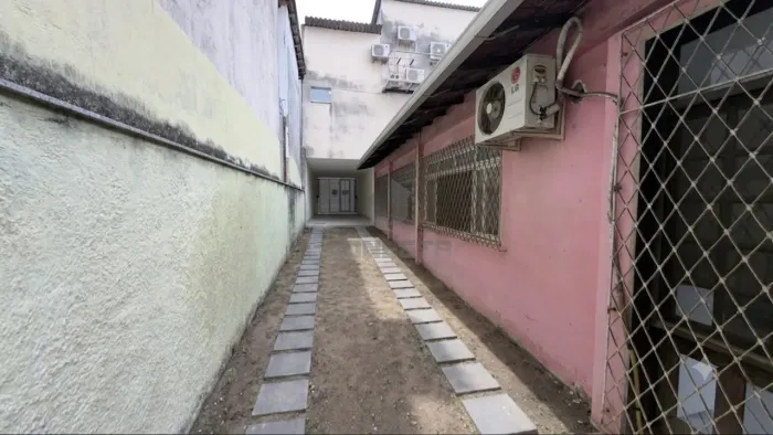Casa comercial no Centro de Vila Velha - Sol da manhã, ar condicionado, 6 vagas.