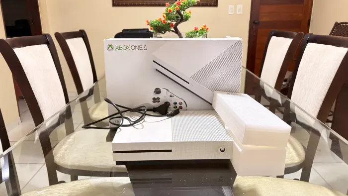 Xbox one s (Apenas console)