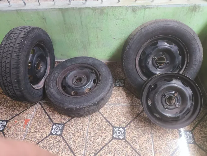 Vendo 4 Janças, sendo 3 aro 13 e 1 aro 14. Todas em bom estado.